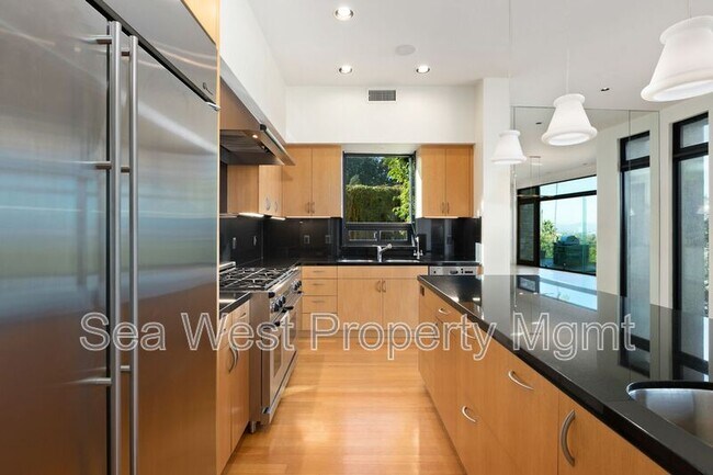 Building Photo - 2328 Rue De Anne