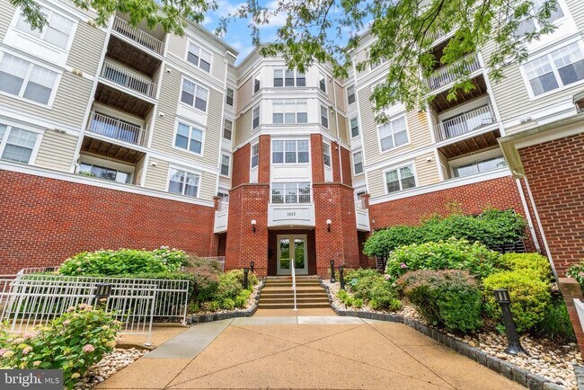 Primary Photo - 1645 International Dr