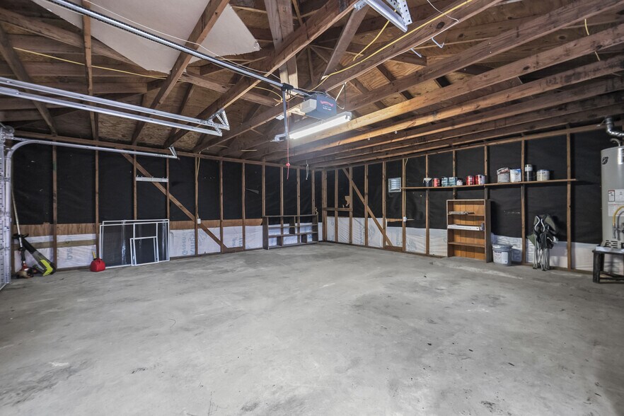 Building Photo - 4903 Mayflower St