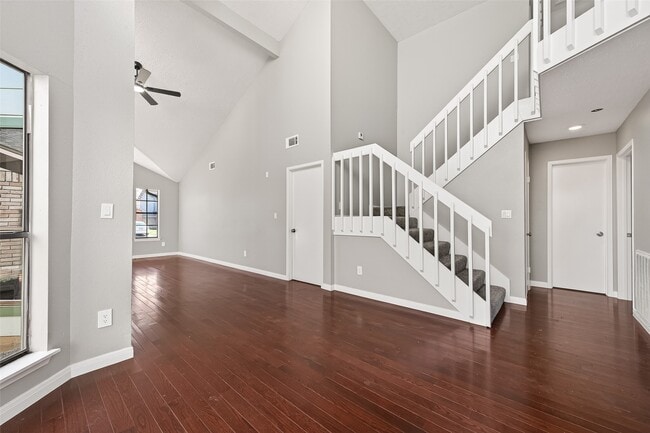 Building Photo - 10707 Staghill Dr