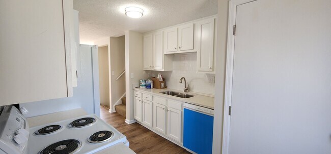 Building Photo - Oldham County Beauty!  Completely Renovated!  ALL NEWer Appliances!  ALL NEWer Flooring & Paint! ...