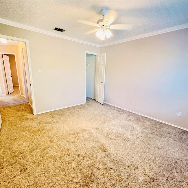 Building Photo - 17506 Klamath Falls Dr