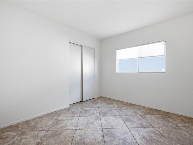 Building Photo - 9909 E Rocky Wash Dr