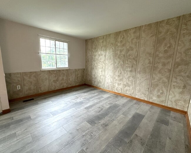 Building Photo - 3 Bedroom Duplex in Westminster