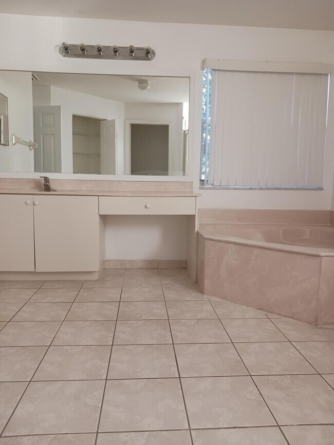 Building Photo - 738 Perdido Heights Dr