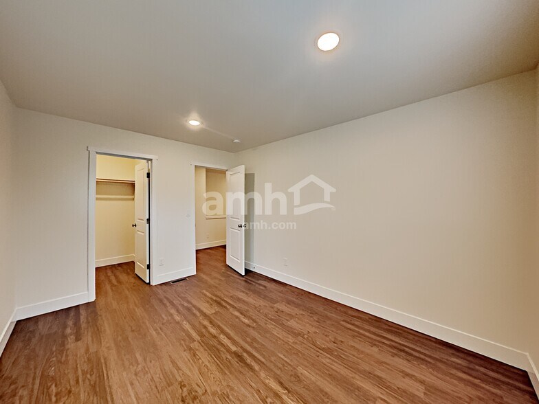Building Photo - 32971 Lookout Ln