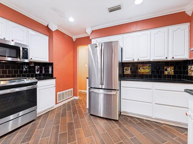 Building Photo - 829 Broadmoor Dr