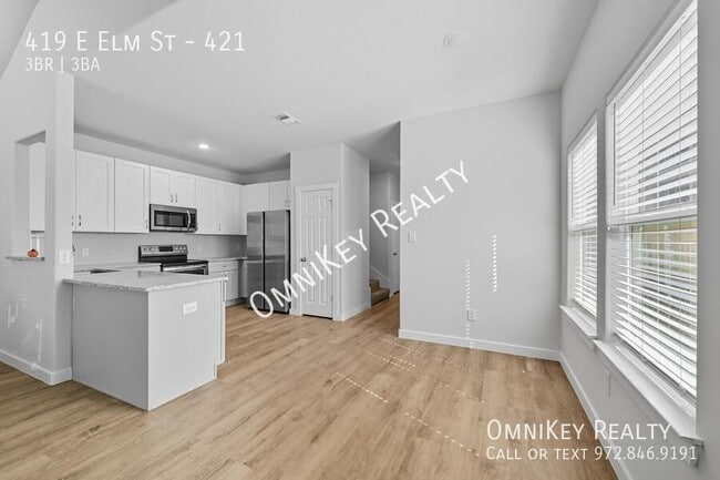 Building Photo - 419 E Elm St