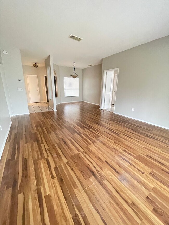 Building Photo - 3 Bedroom 2 Bath Home in Lakewood at the Crossings