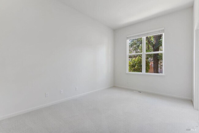 Building Photo - 205 Saddle Wood Dr