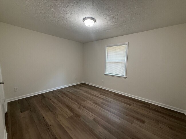 Building Photo - 345/347 Rustwood Dr