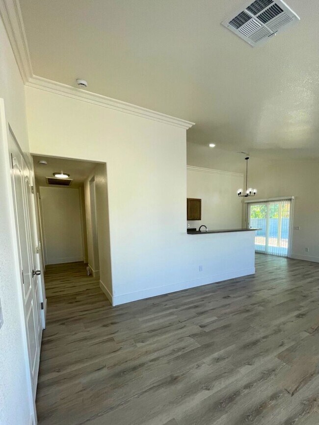 Building Photo - NEWLY RENOVATED 3BD/2BA SINGLE FAMILY HOME IN NORTH LAS VEGAS!