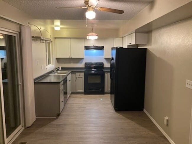 Building Photo - Nice 3 Bedroom 2 Story Home Close to Ft Ca...