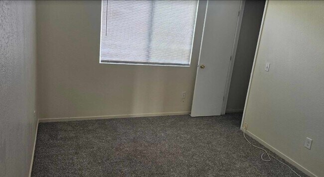 Building Photo - 1465 Venice Cir