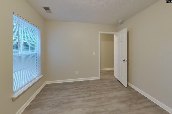 Building Photo - 80 Springway Dr