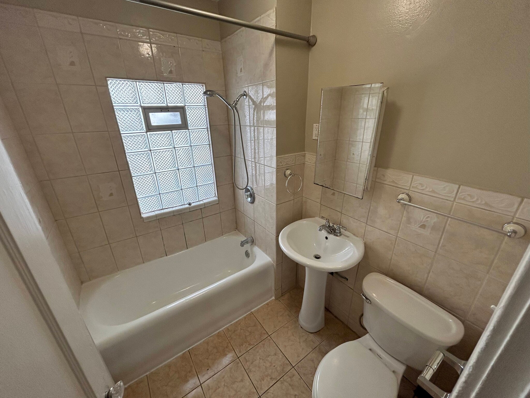 Building Photo - 2473 N 46th St