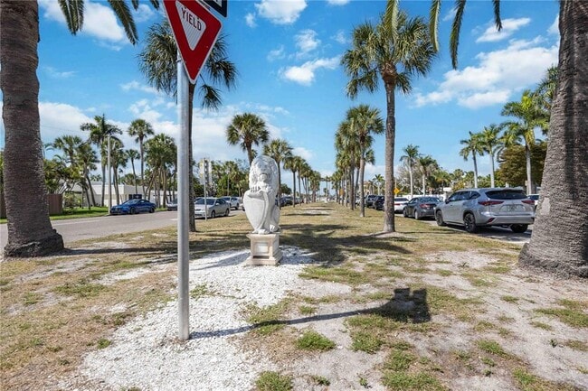 Building Photo - 765 John Ringling Blvd