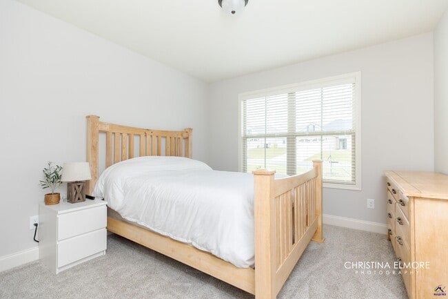 Building Photo - 214 Creek Ridge Dr