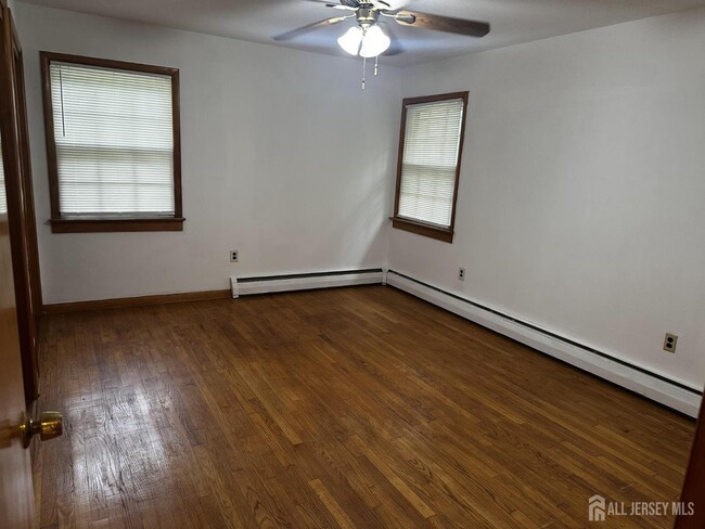 Building Photo - 7 Paul St