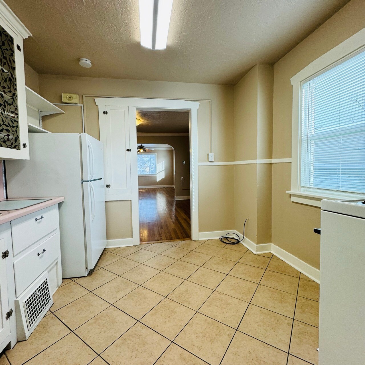 Building Photo - 732 S 900 E