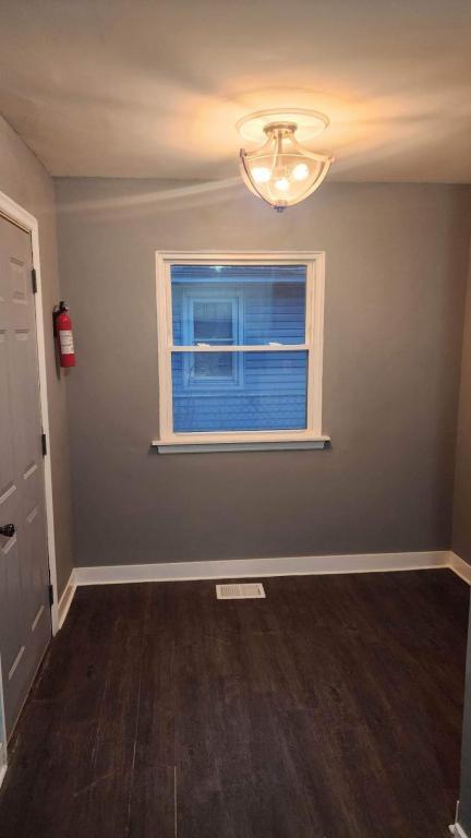 Building Photo - 1433 E 35th Ct