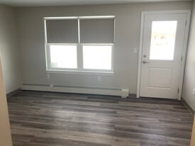 Building Photo - 95 Village St