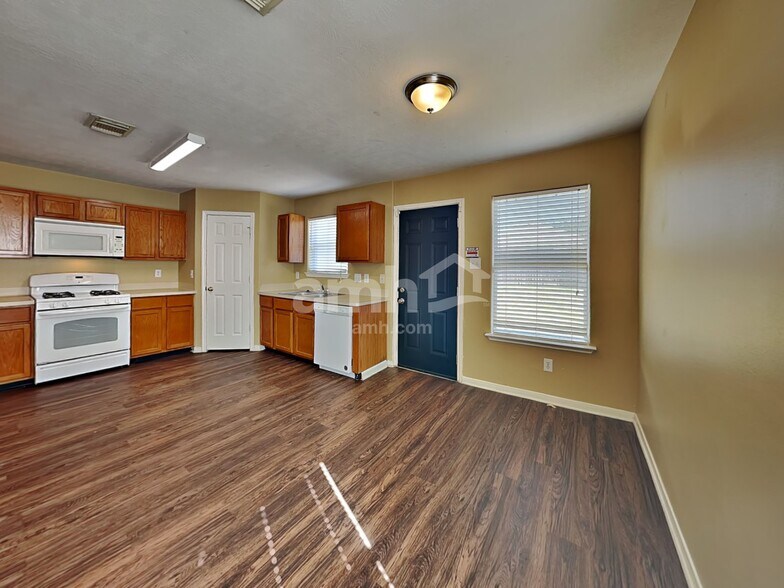 Building Photo - 8002 Ginger Park Dr