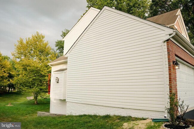 Building Photo - 9013 Melody Dr