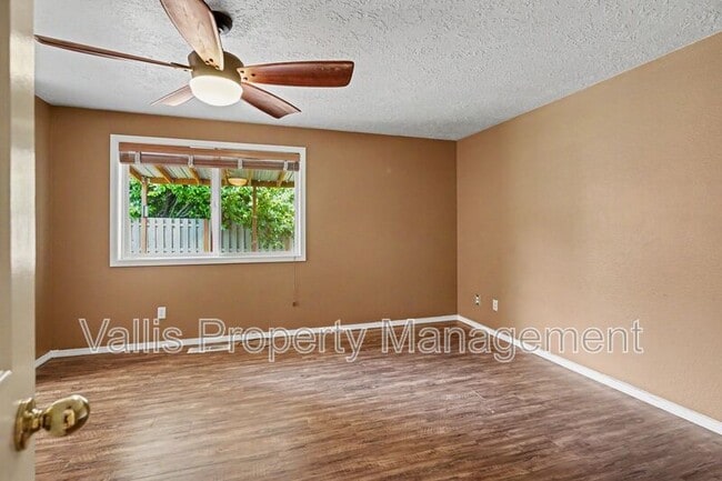 Building Photo - 1075 Mildred Ln SE