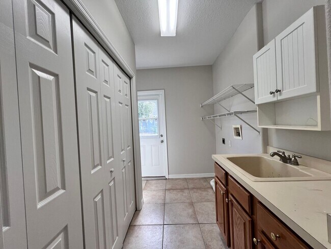 Building Photo - 2545 Partridge Dr