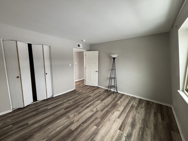 Building Photo - 307 Elmead Ct