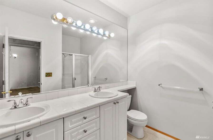 Building Photo - 12712 Admiralty Way