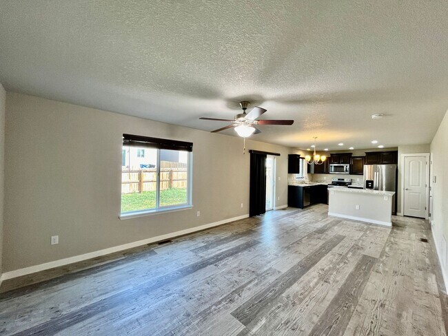 Building Photo - Beautiful 3 Bedroom Home in Lorson Ranch!