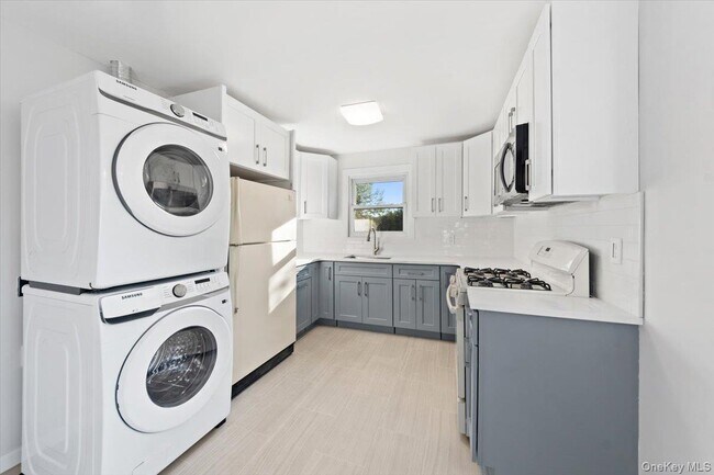Building Photo - 105 Hillview Ave