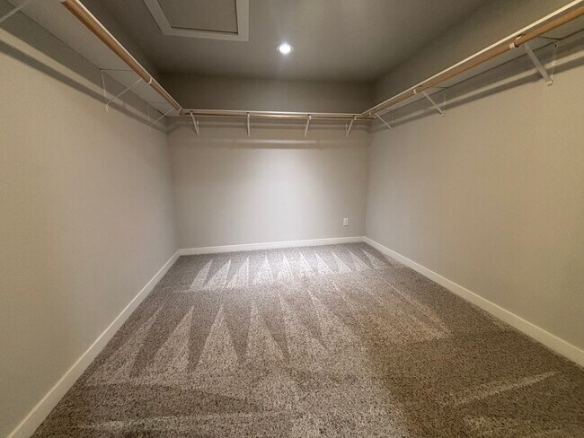 Building Photo - 8582 Long Lake Rd SE