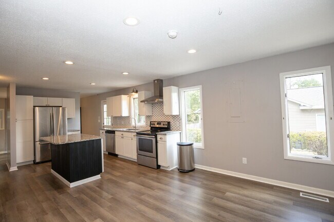 Building Photo - "Charming 3-Bedroom Retreat with Granite Touches and Cozy Fireplace on Winchester Rd!"