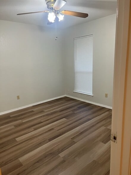 Building Photo - 1105 Fairhaven Dr