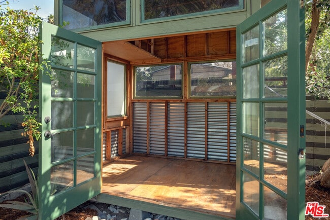 Building Photo - 1480 N Mentor Ave