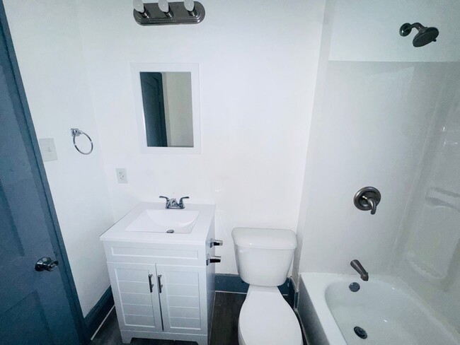 Building Photo - 12713 Craven Ave