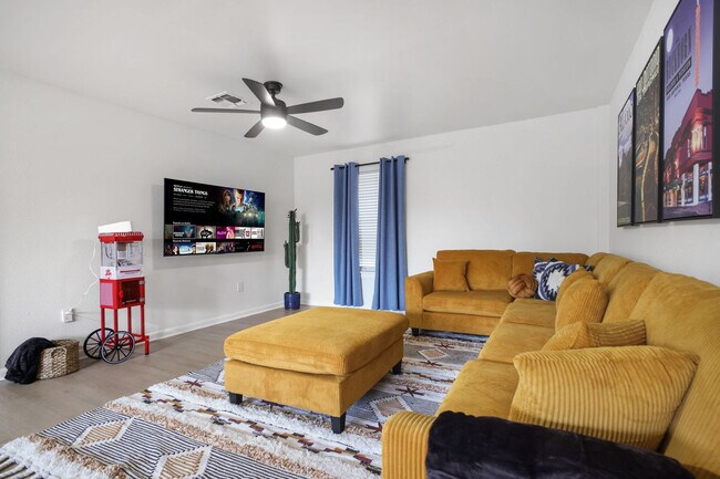 Building Photo - 5410 King Richard St