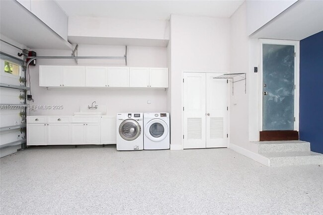 Building Photo - 1400 Alberca St