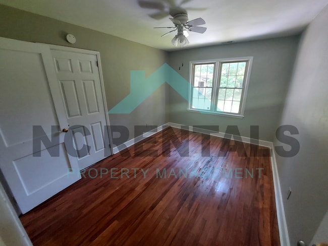 Building Photo - 1608 W Florida St