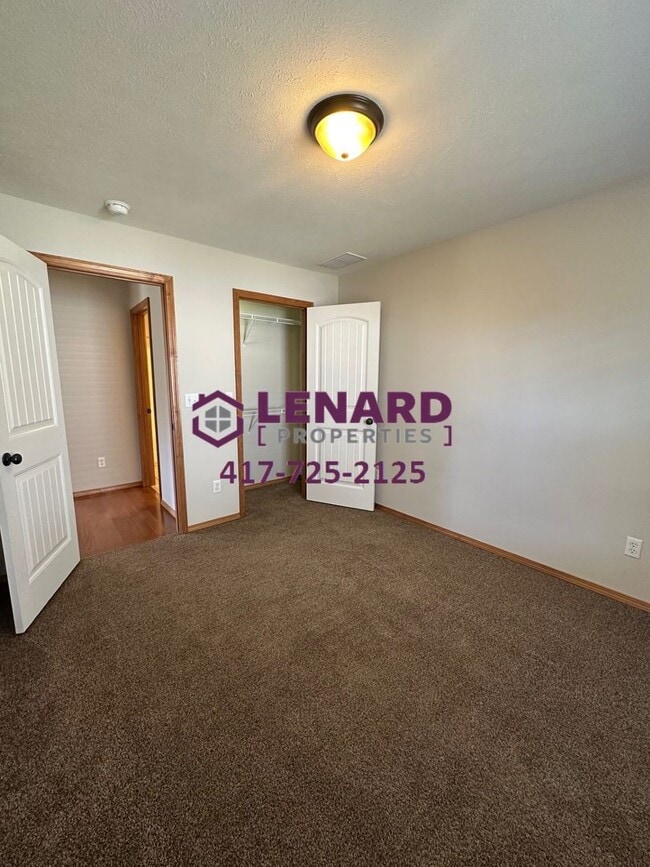 Building Photo - Spacious 3 Bedroom Home Ready for Move In!