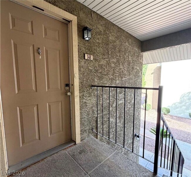 Building Photo - 5044 River Glen Dr