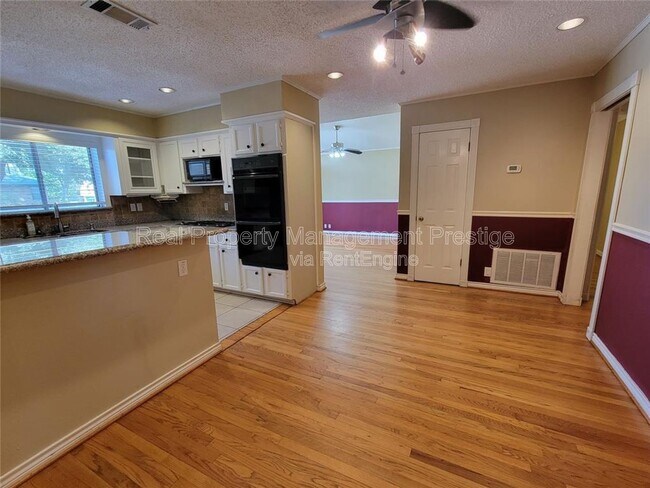 Building Photo - 2419 Stonecrest Dr