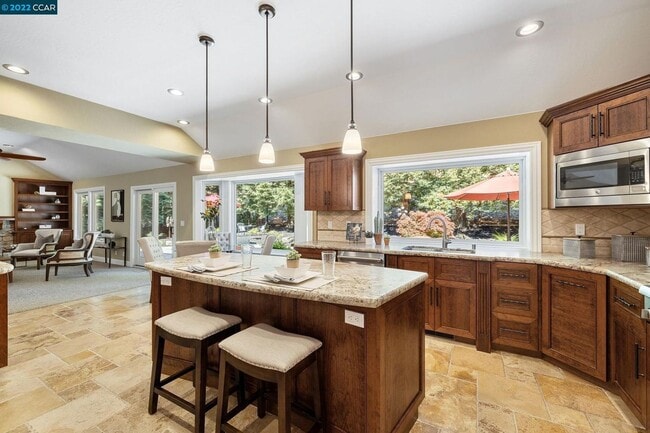 Building Photo - Outstanding 4 Bed 2.5 Bath Alamo Home in Bryan Ranch - Mt. Diablo Foothills!