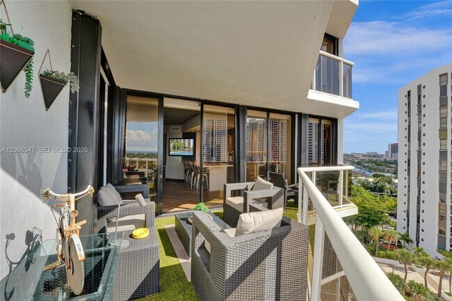 Building Photo - 3610 Yacht Club Dr