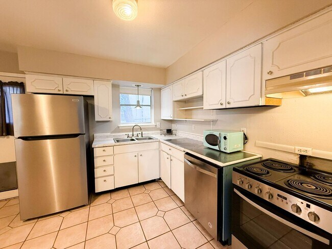 Building Photo - 1139-1139 Haines Ave