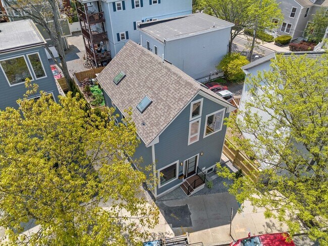 Building Photo - 112 Hampshire St