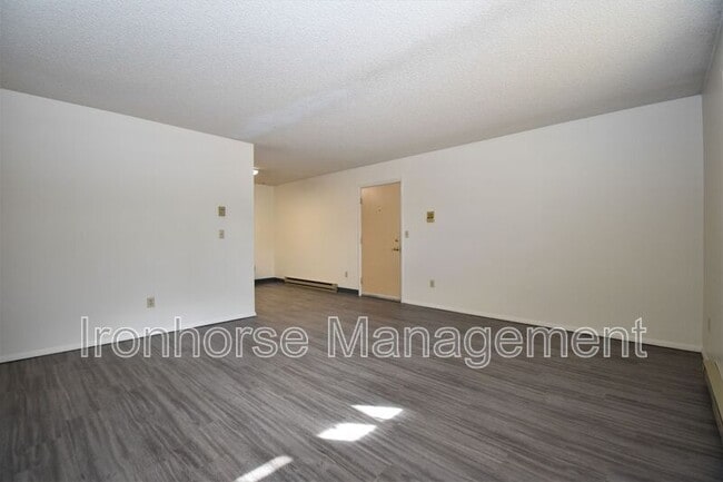 Building Photo - 811 W Villard St